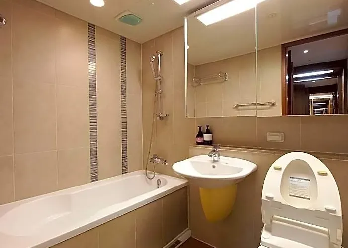 ホテル #luxury Gangnam Apartment#full Option#3 + 2 Bathrooms#2 Minutes Walk To Subway Station ソウル特別市