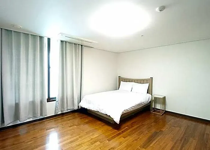 #luxury Gangnam Apartment#full Option#3 + 2 Bathrooms#2 Minutes Walk To Subway Station 4*